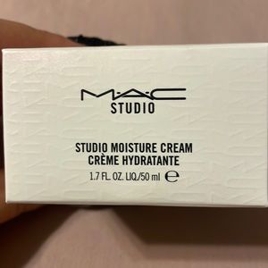 mac studio moisture cream